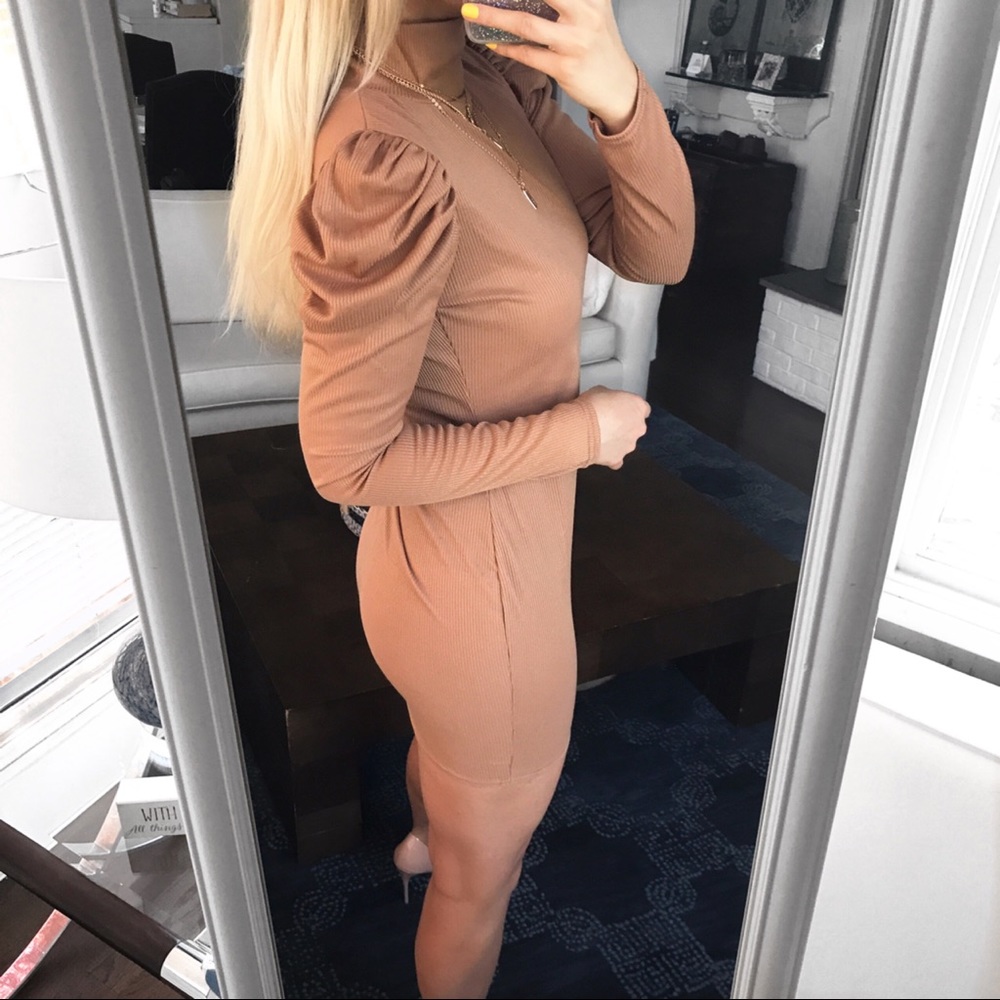 🆕 RIBBED CAMEL HIGH NECK PUFF SLEEVE MINI DRESS! - Picture 4 of 8